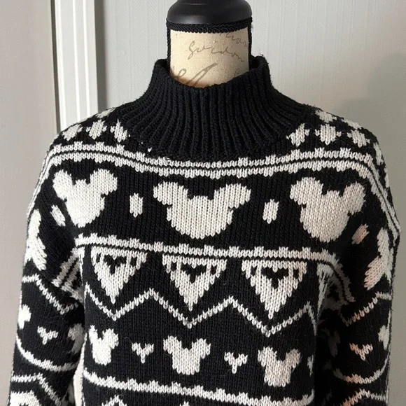 H&M x DISNEY NWT MICKEY MOUSE MOCK NECK SWEATER size S - Picture 5 of 10